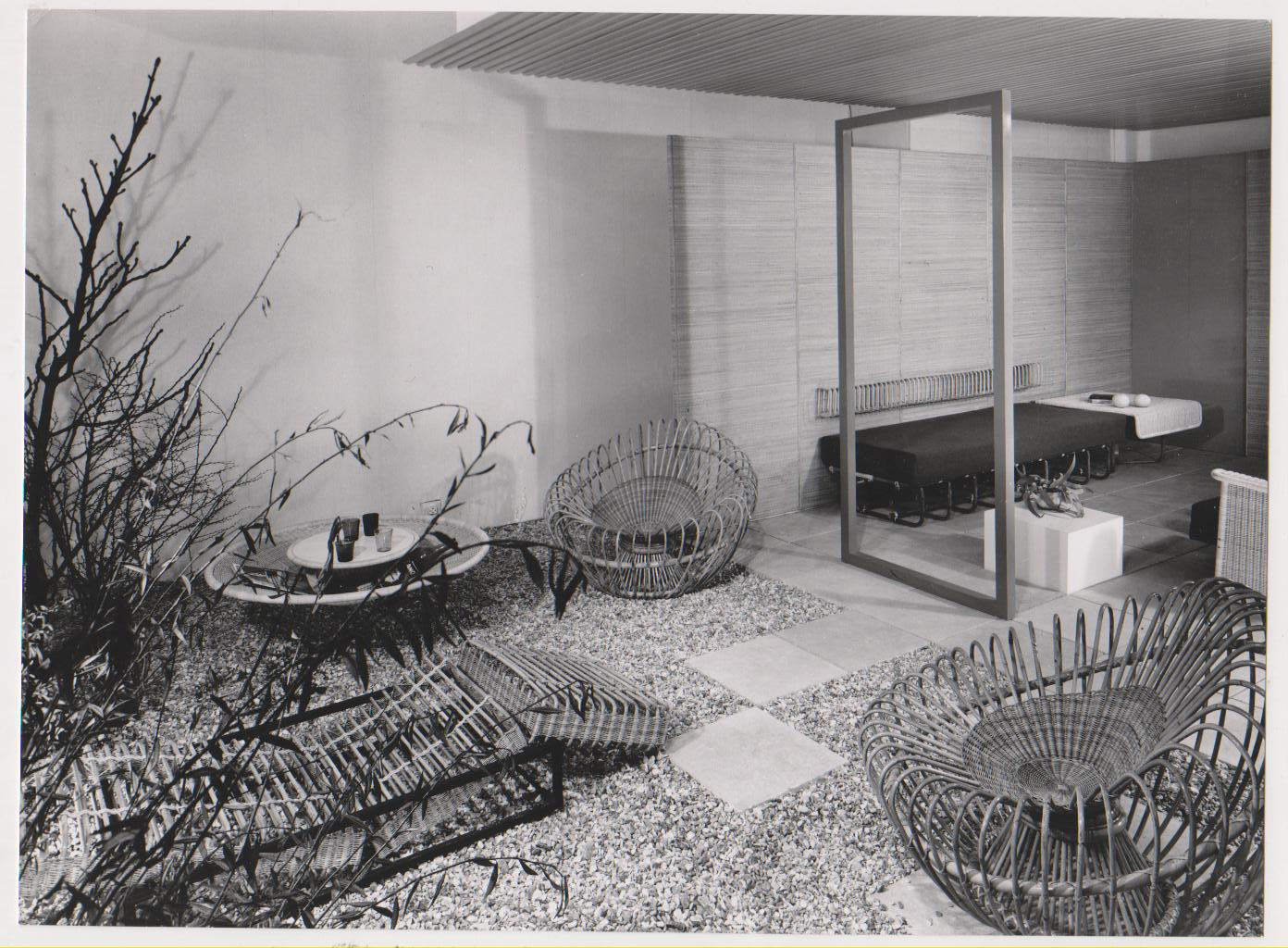 Stand Rougier Salon des Arts Ménagers 1959, fauteuil soleil de Janine Abraham & Dirk Jan Rol