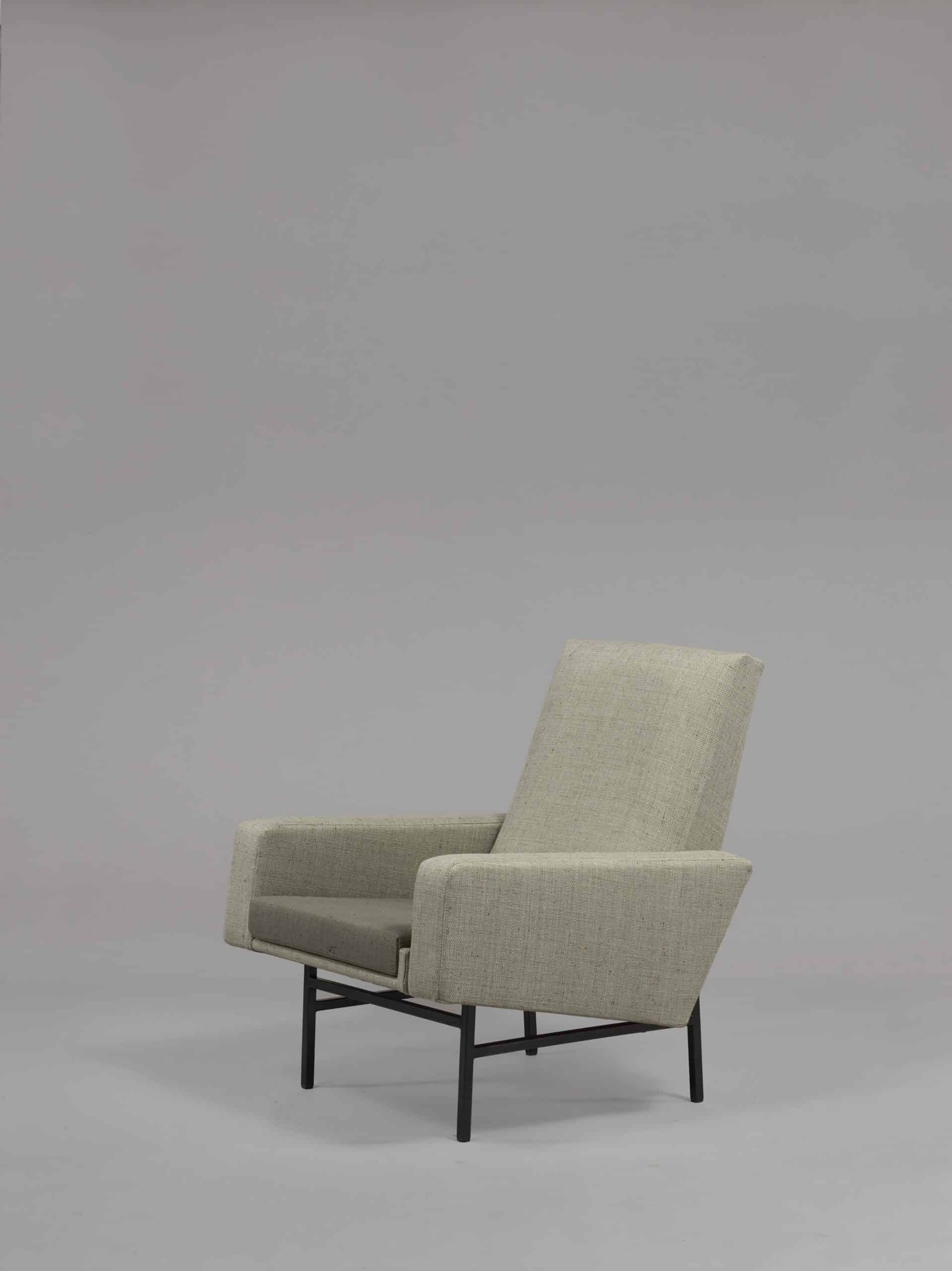 ARP paire de fauteuils 645