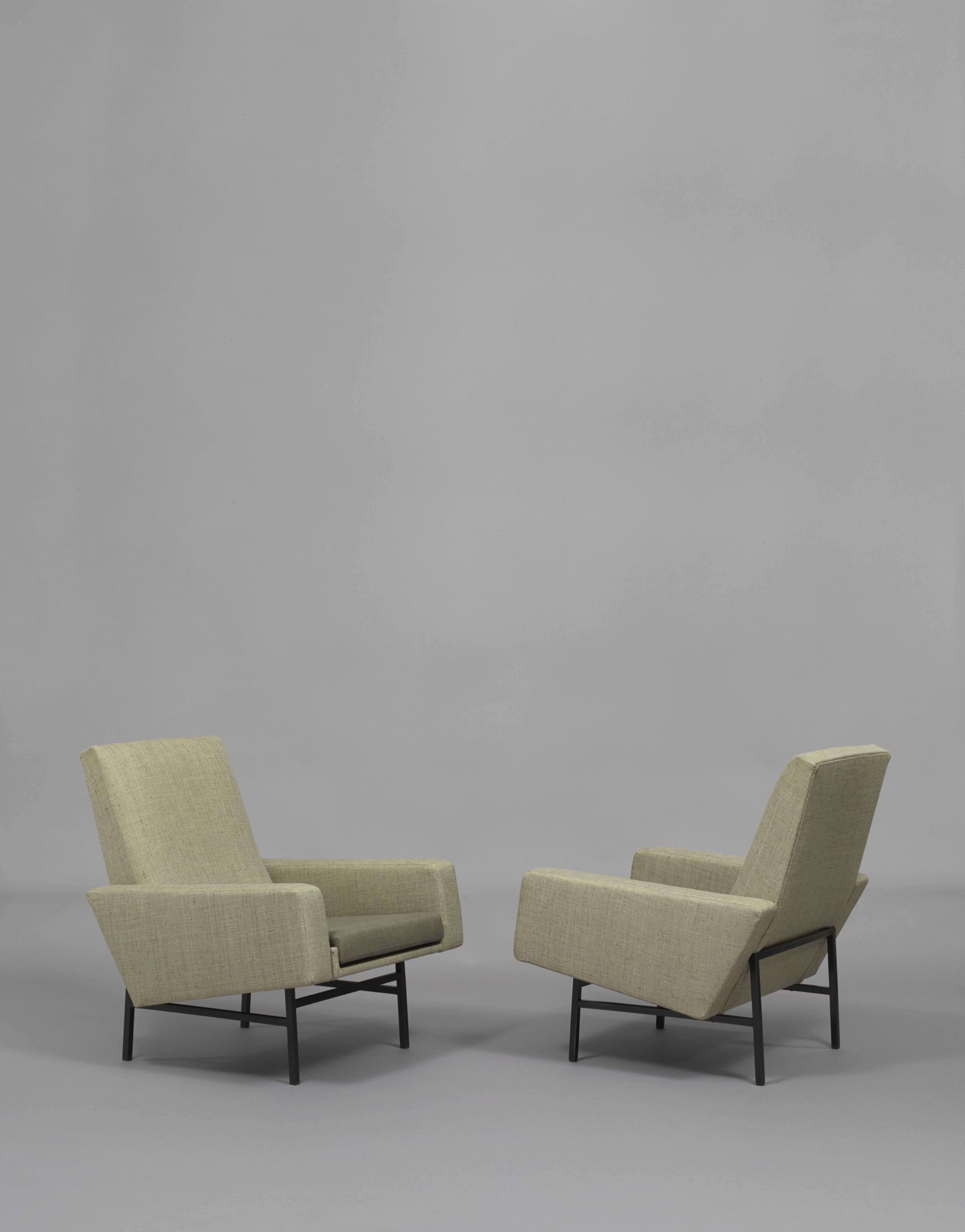 ARP paire de fauteuils 645