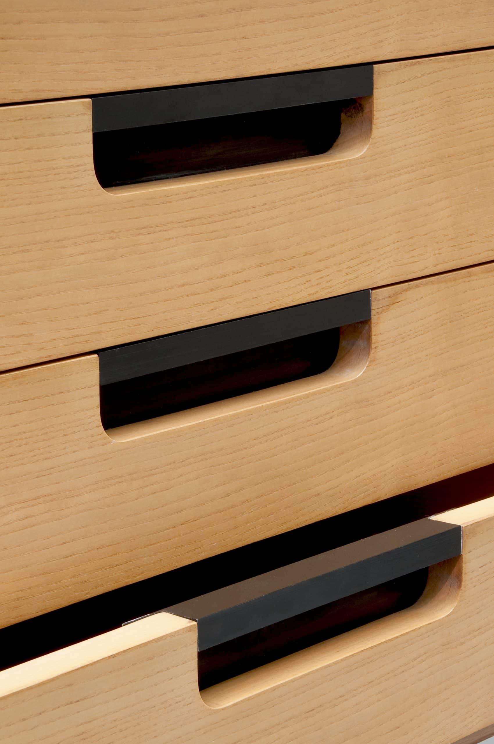 GUARICHE commode 148 detail