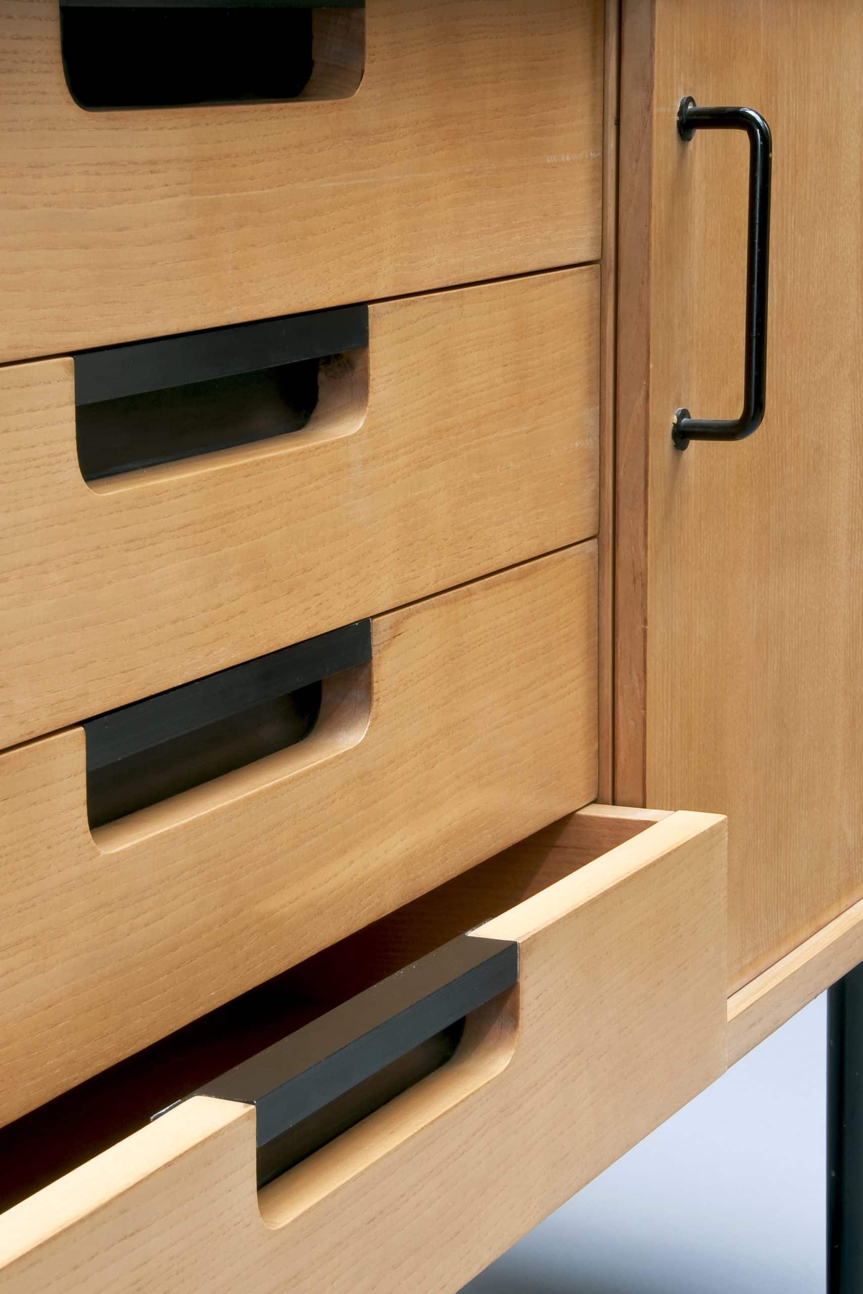 GUARICHE commode 148 detail