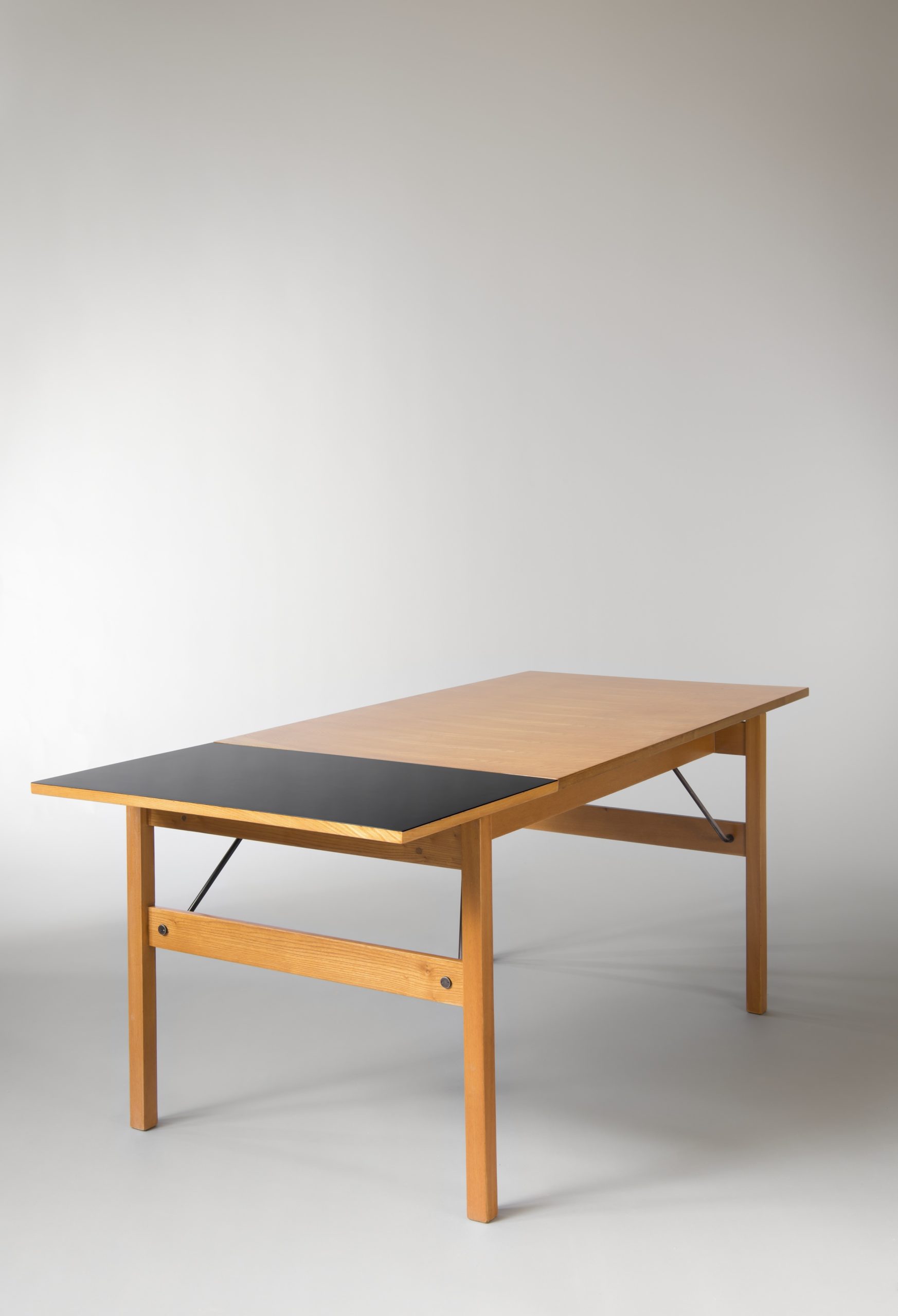 RICHARD table 200