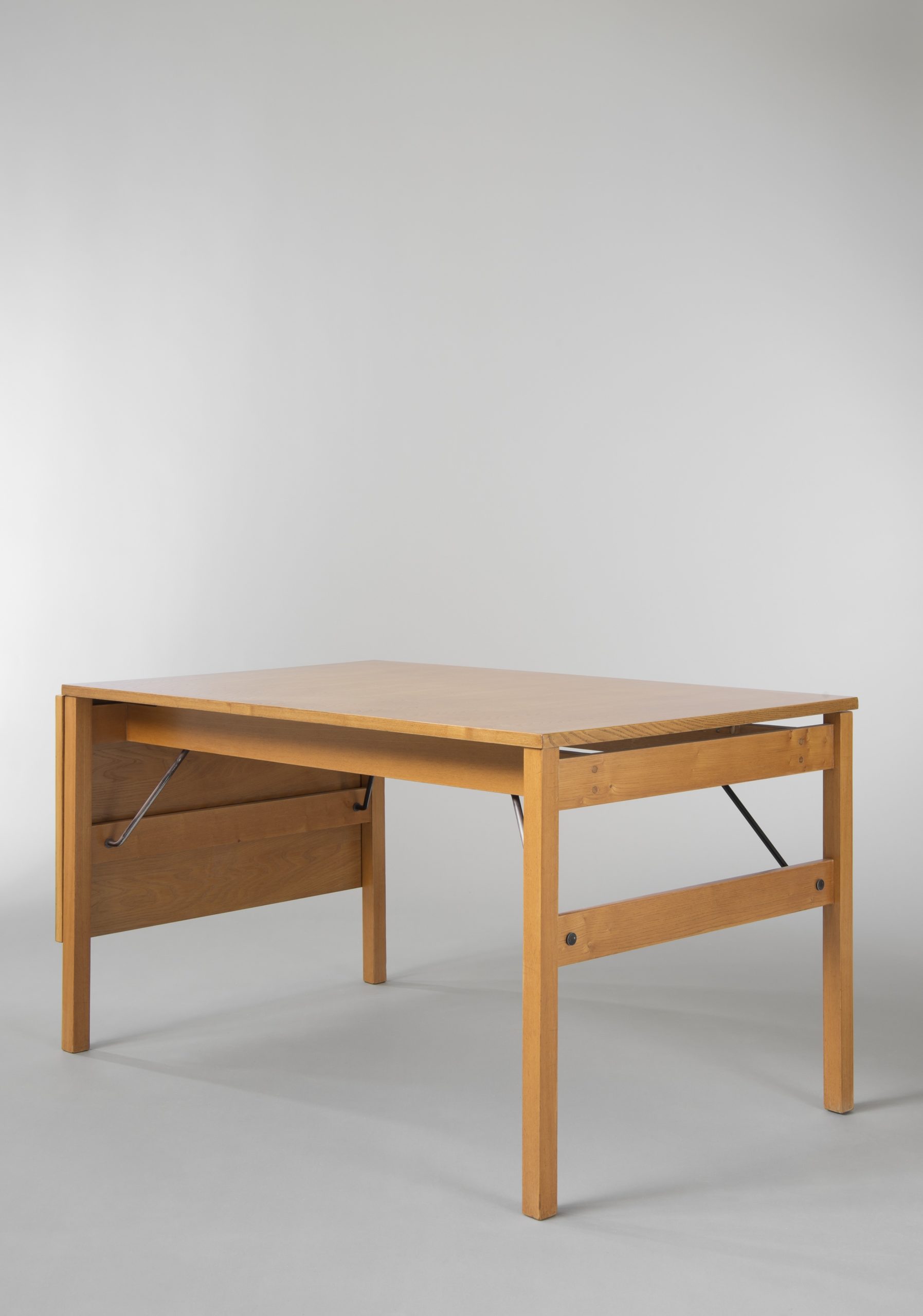 RICHARD table 200